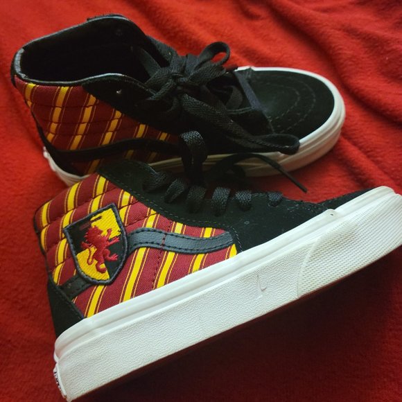 Vans x Harry Potter Gryffindor Sk8-Hi - Picture 1 of 6